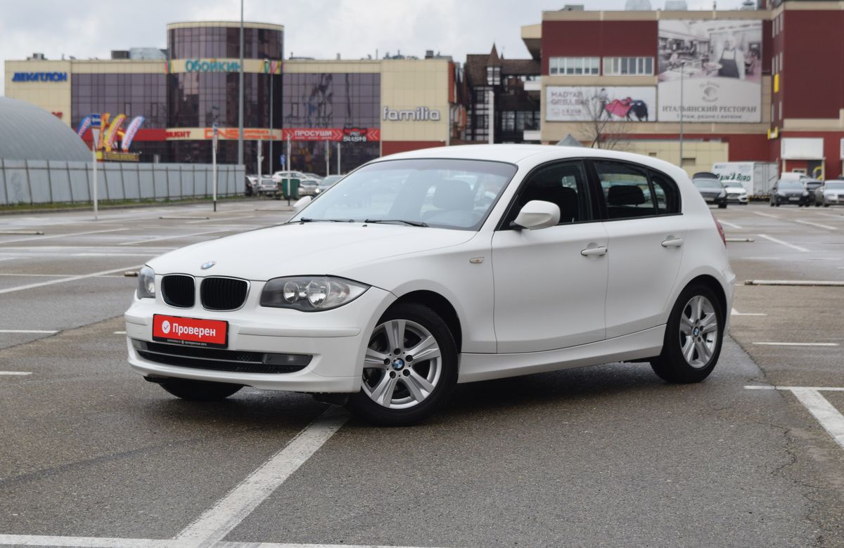 BMW 1er I (E81/E82/E87/E88) Рестайлинг 2011 б у Белый 570000