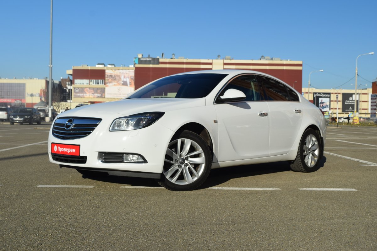 Opel Insignia I Рестайлинг 2013 б у Белый 790000