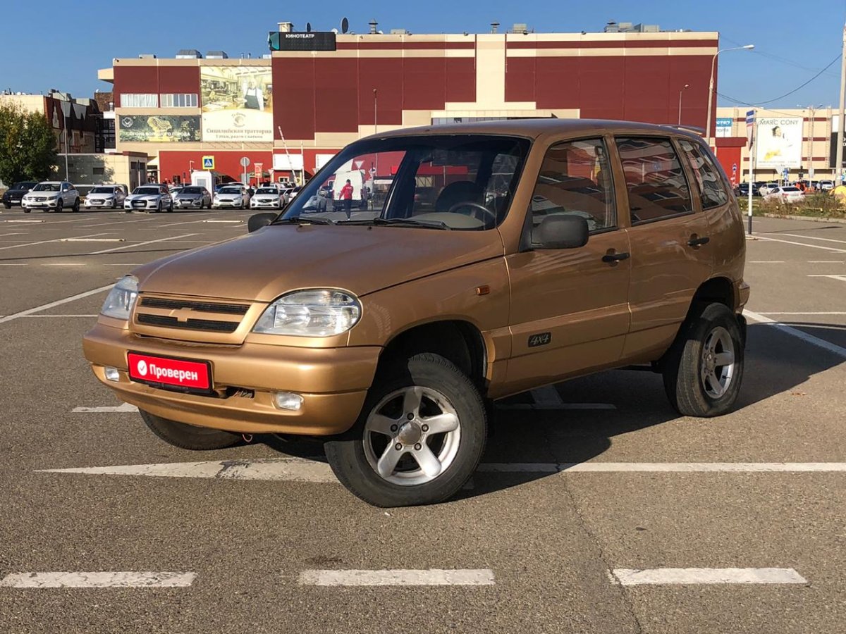 Chevrolet Niva I 2004 б у Золотой 165000