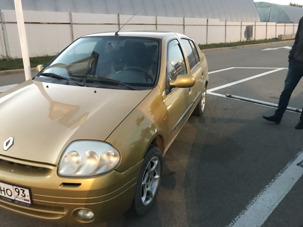 Renault Clio II 2001 б у Жёлтый 40000