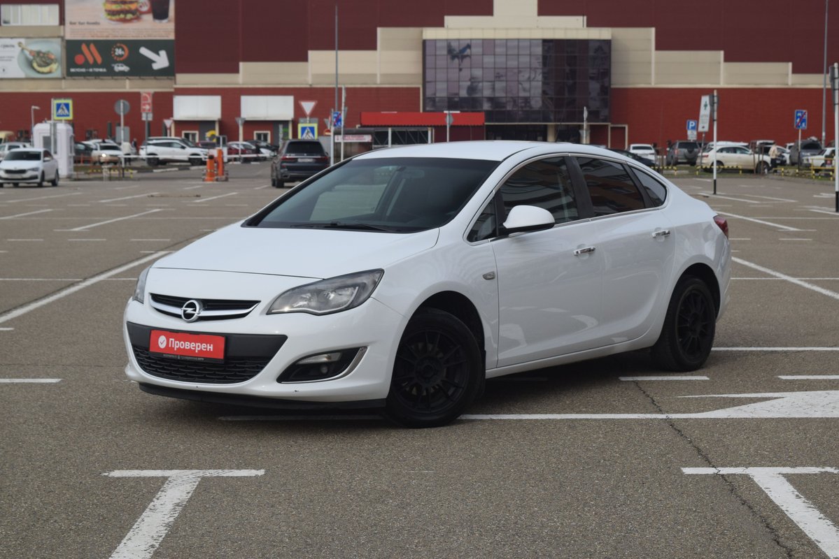 Opel Astra J Рестайлинг 2013 б у Белый 975000
