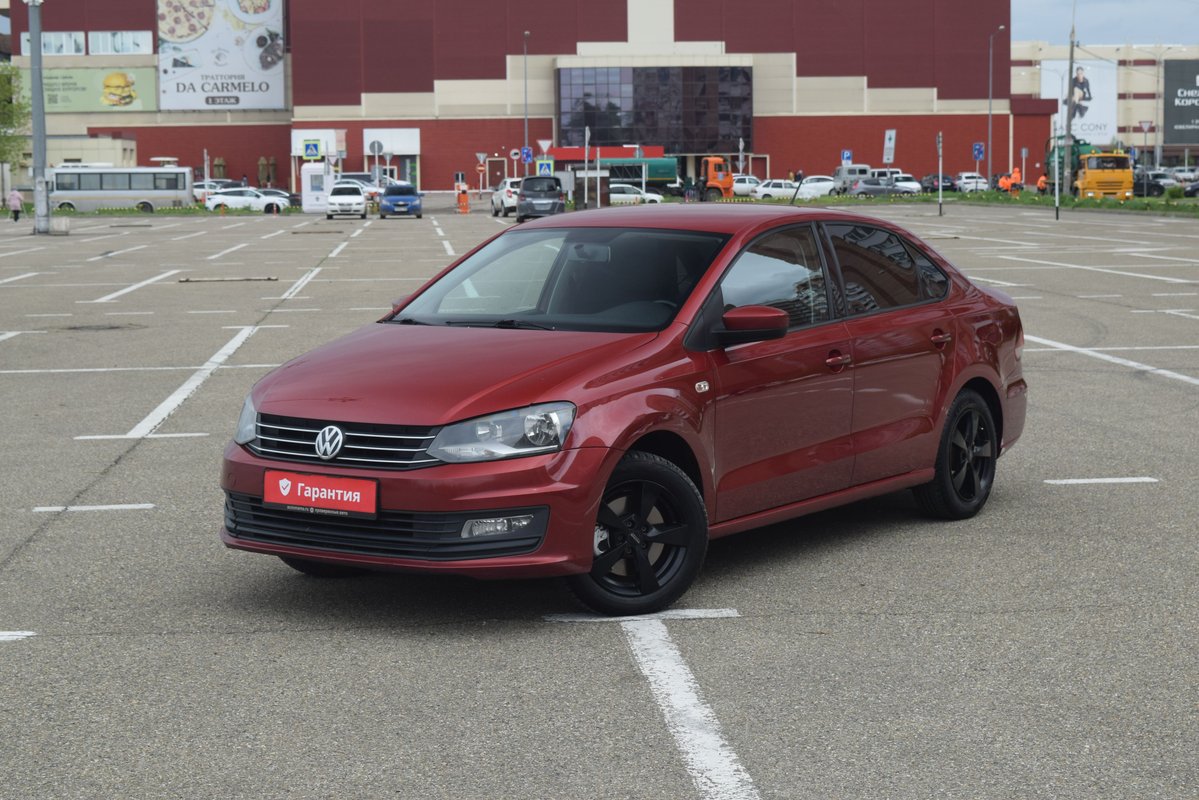 Volkswagen Polo V Рестайлинг  2016 б у Красный 960000