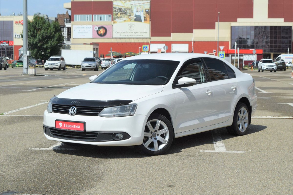 Volkswagen Jetta VI 2013 б у Белый 635000